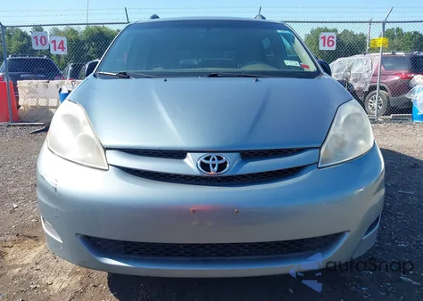2009 Toyota Sienna Ce/Le z USA, uszkodzony, nr VIN 5TDZK23C995272592